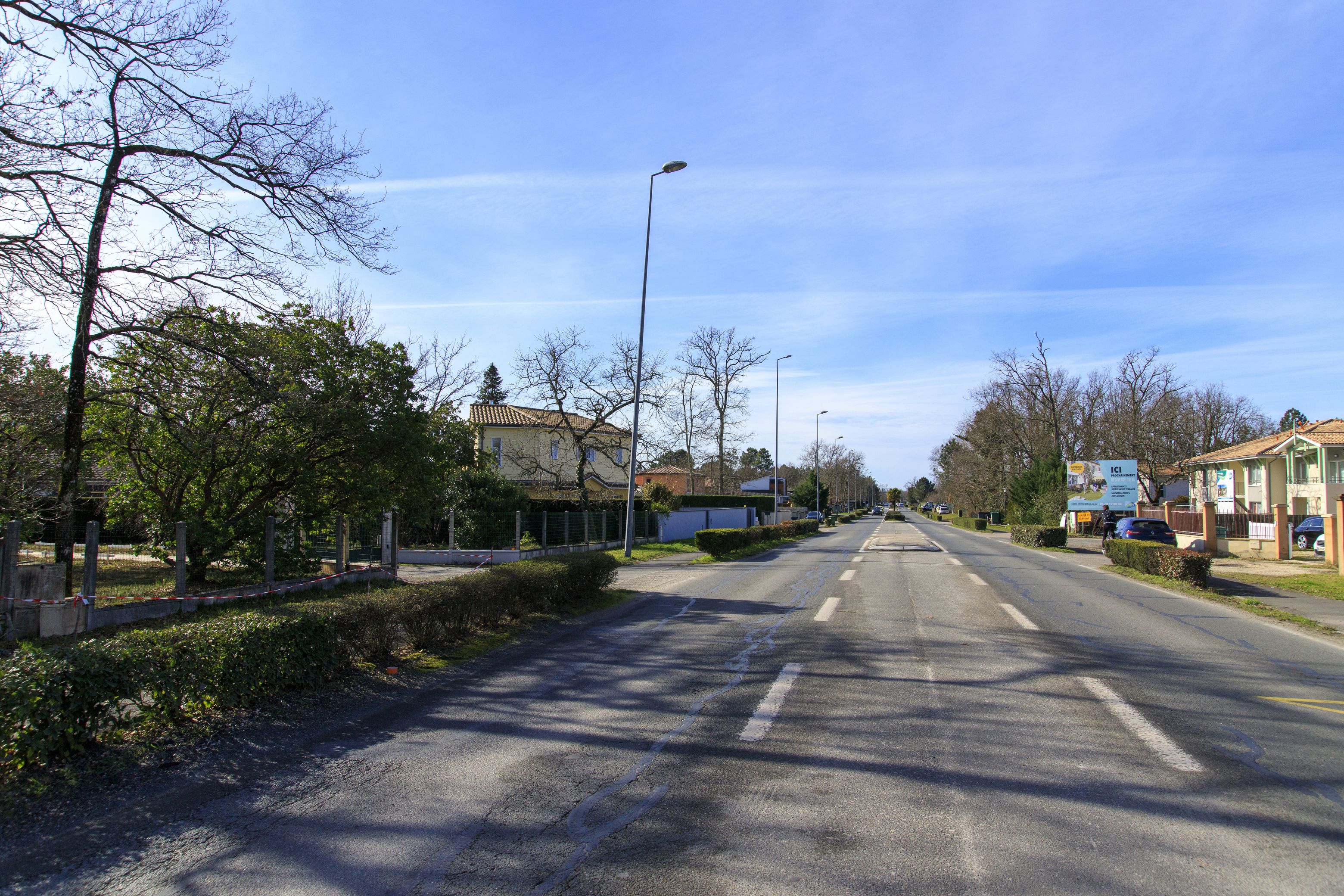 Image média: Aménagements en faveur des modes actifs (ligne 11 du Réseau Vélo Express) avenue du Colonel Bourgoin et avenue du 18 juin 1940 sur les communes de Martignas-sur-Jalle et Mérignac