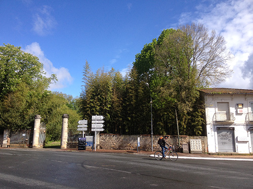 La Fabrique de Bordeaux Métropole - L’entrée du parc du Bourdieu sur l’avenue Montesquieu à Saint-Médard-en-Jalles