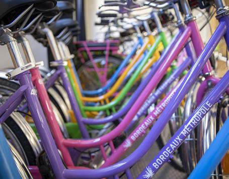 Les vélos de la métropole libres pour des prêts à l’année sont une alternative à la voiture 